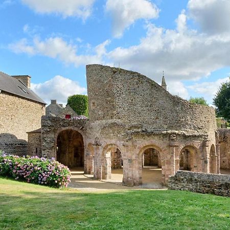Lovely Home In Le Faouet With Kitchen 外观 照片