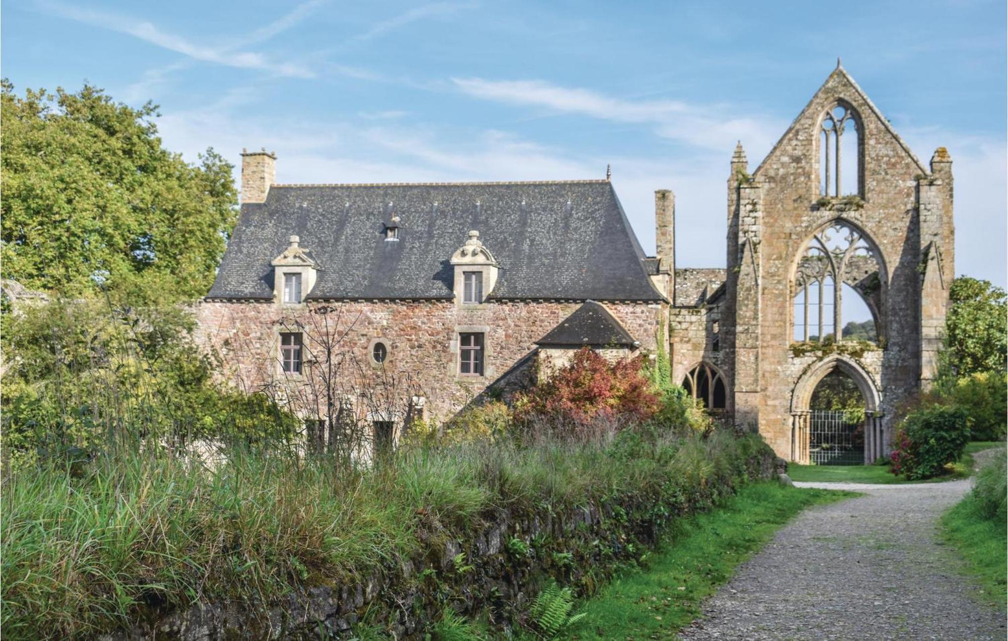 Lovely Home In Le Faouet With Kitchen 外观 照片