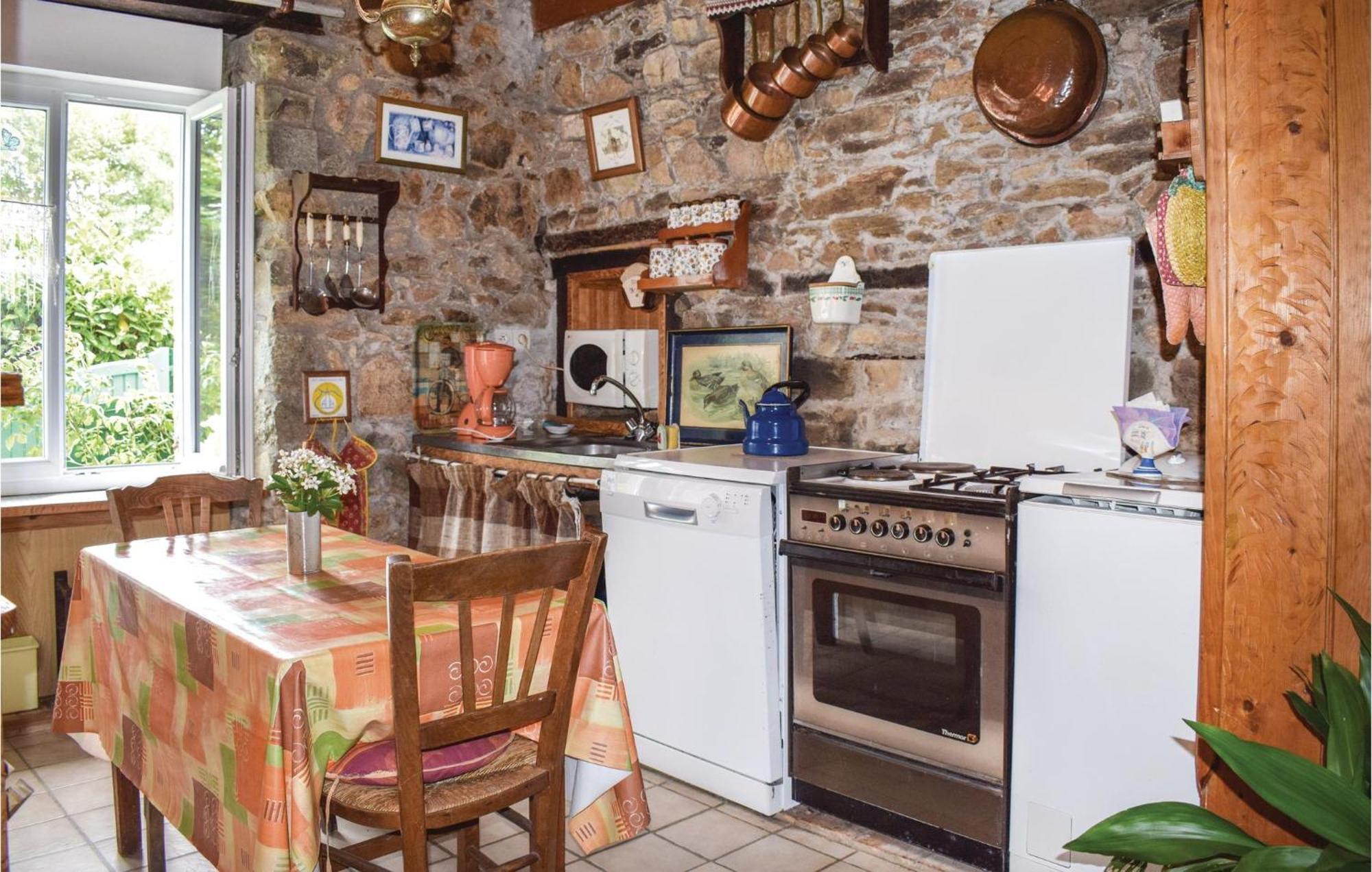 Lovely Home In Le Faouet With Kitchen 外观 照片